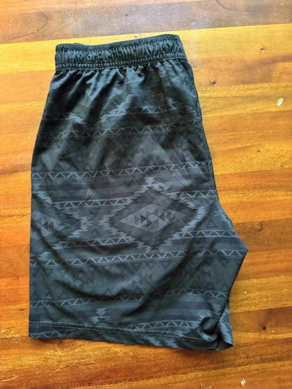 Chubbies Men's Medium 7 Inch Swim Trunks Black Geometric